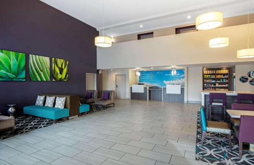 Sunrise Manor Hotel | Enjoy Comfort at La Quinta Inn & Suites, Las Vegas Nellis