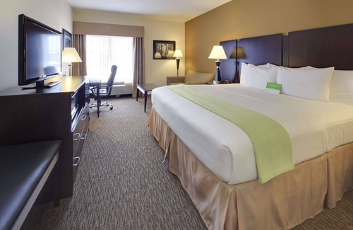 Ellendale Hotel | Pet-Friendly Retreat at La Quinta Inn & Suites Memphis