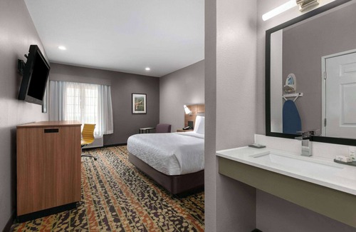 Belton Hotel | Comfortable Stay at La Quinta Inn & Suites Belton