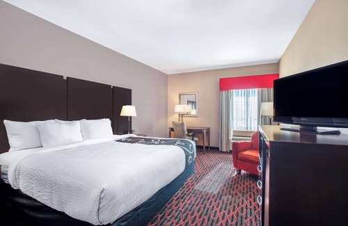 Conway Hotel | Comfortable Stay at La Quinta Inn & Suites in Conway