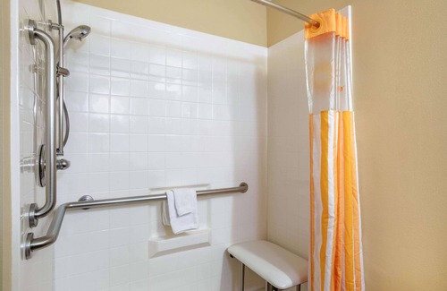 Conway Hotel | Comfortable Stay at La Quinta Inn & Suites in Conway