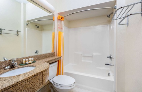 Tulare Hotel | Comfortable Stay at La Quinta Inn & Suites Tulare