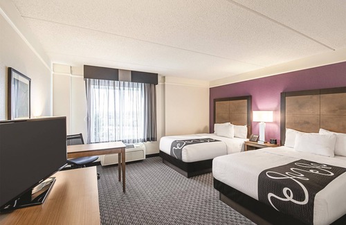 Austin Hotel | Convenient La Quinta Inn & Suites Near Austin Airport
