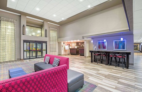 Denison Hotel | Pet-Friendly Getaway at La Quinta Inn & Suites Denison