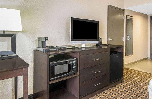 Denison Hotel | Pet-Friendly Getaway at La Quinta Inn & Suites Denison