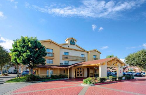 East Irvine Hotel | Relax at La Quinta Inn & Suites Irvine Spectrum with Pool