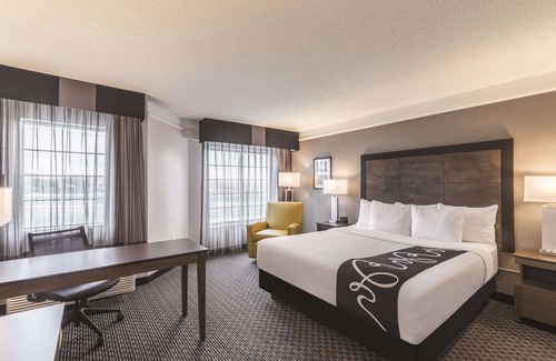 North Burnet Hotel | Inviting La Quinta Inn & Suites Near The Domain, Pet Friendly