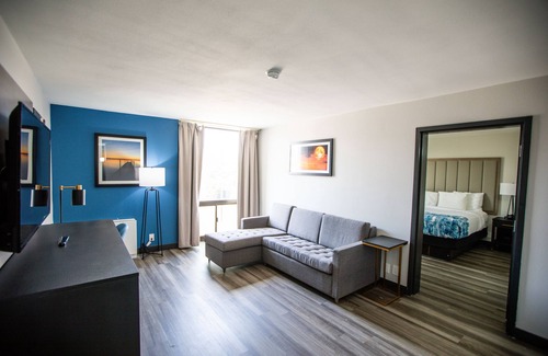 Northwest Dallas Hotel | Comfortable Stay at La Quinta Inn & Suites Dallas I-35