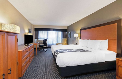 Kenner - Louis Armstrong International Airport Hotel | Convenient Stay at La Quinta Inn & Suites New Orleans Airport