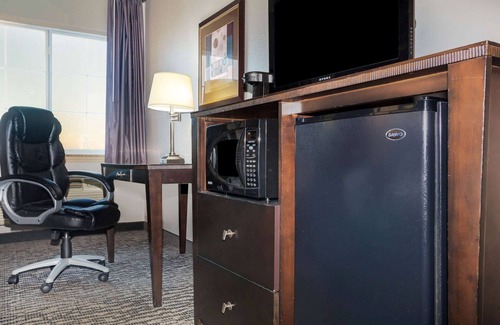 Kyle Hotel | Comfortable Stay at La Quinta Inn & Suites by Wyndham Kyle