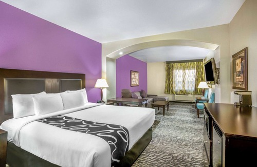 Kyle Hotel | Comfortable Stay at La Quinta Inn & Suites by Wyndham Kyle