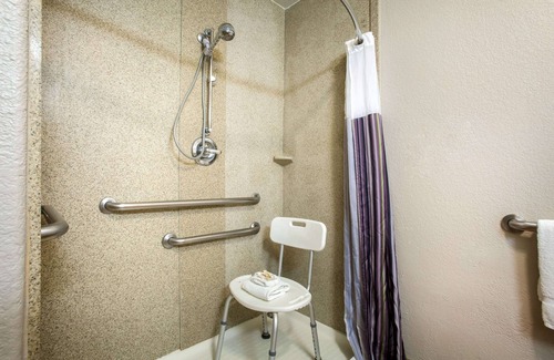 Kyle Hotel | Comfortable Stay at La Quinta Inn & Suites by Wyndham Kyle