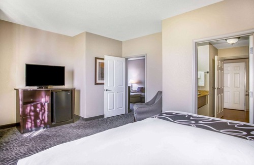Kyle Hotel | Comfortable Stay at La Quinta Inn & Suites by Wyndham Kyle