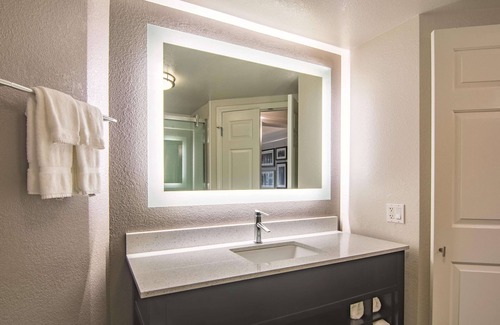 Norman Hotel | Pet-Friendly Comfort at La Quinta Inn & Suites Norman
