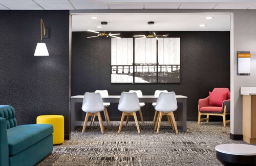 Selma Hotel | Pet Friendly Getaway at La Quinta Inn & Suites Selma