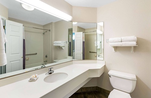 Superstition Springs Hotel | Comfortable Stay at La Quinta Inn & Suites Mesa Superstition
