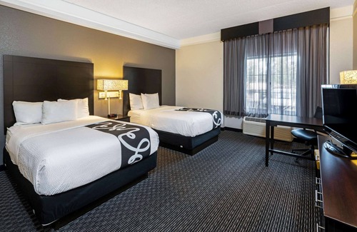 Superstition Springs Hotel | Comfortable Stay at La Quinta Inn & Suites Mesa Superstition