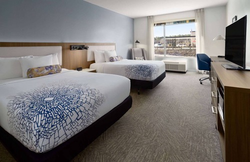 Locust Grove Hotel | Pet-Friendly Retreat: La Quinta Inn & Suites Locust Grove