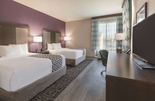 Terre Haute Hotel | Discover La Quinta Inn & Suites: Guest Rated 8.8 / Pet Friendly