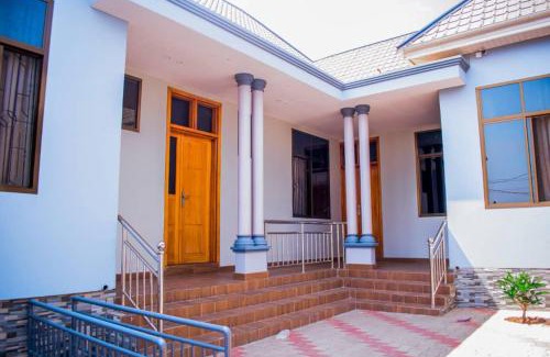 Mwanza Hotel | La Quinta Lodge, Buswelu