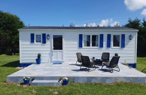 Ferrol Apartment | Pet-Friendly La Quinta Olac: Cozy Oceanfront Bungalow