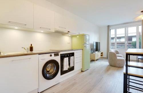 Viroflay Apartment | Family-Friendly La Résidence Alpha Viroflay - 9.6 Rated Stay