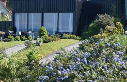Varengeville-sur-Mer House | Relax at La Résidence de la Villa Quartz with Ocean Views