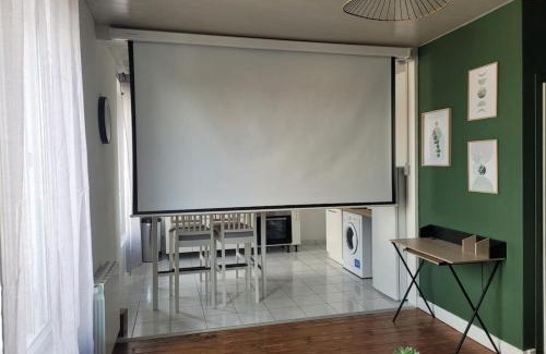 Soissons Apartment | Discover La rétro-séance: Family-Friendly Retreat with 9/10 Rating