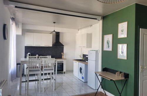 Soissons Apartment | Discover La rétro-séance: Family-Friendly Retreat with 9/10 Rating