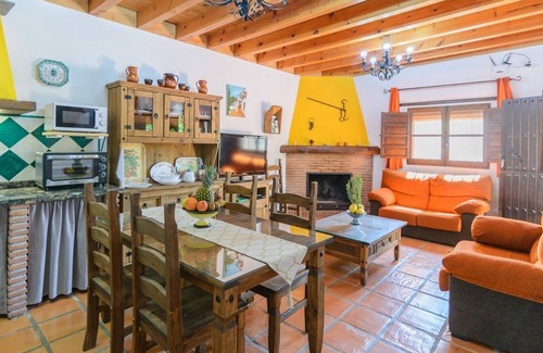 Orgiva Villa | Unforgettable Stay at La Recacha Órgiva with Spa & Pool