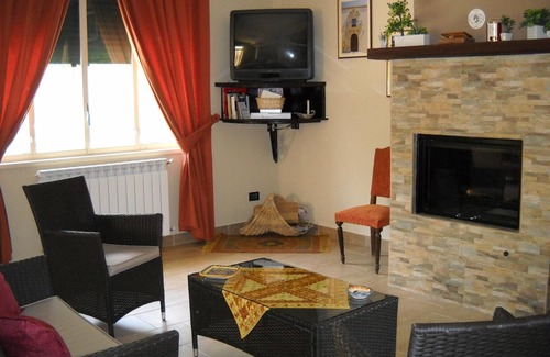 Sambuca di Sicilia Bed & Breakfast | Discover La Regina di Adrano: Rated 9.6/10 with Dining & Family Perks
