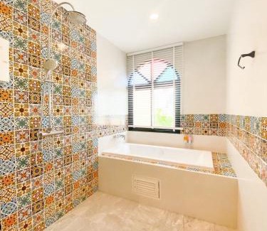Pak Chong Hotel | Discover La Reina Maroc Hotel with Pool & Ocean Views