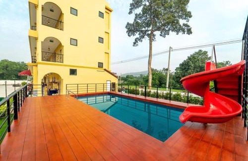 Pak Chong Hotel | Discover La Reina Maroc Hotel with Pool & Ocean Views