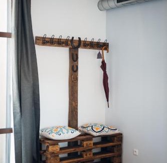 Entraigues-sur-la-Sorgue Apartment | Relax at La Remise en Forme: 4-Star Oceanfront Retreat