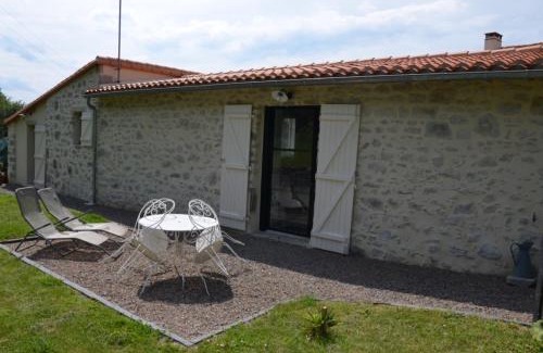 Mortagne-sur-Sevre House | La Remise: Family-Friendly Hotel with Pool & Great Reviews
