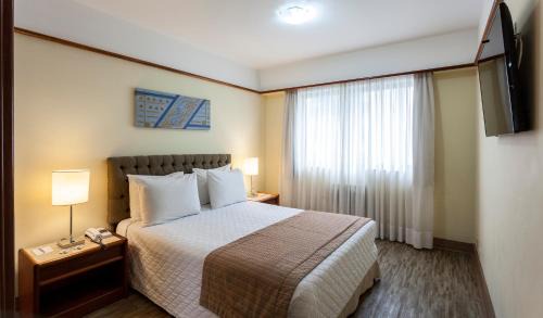 Itaim Bibi Apartment | Elegant La Residence Itaim with Pool & Hot Tub Amenities