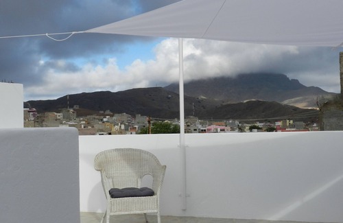 Mindelo House | LA RESIDENCIA: Bright & Cheerful Oceanfront Getaway