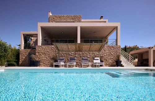 Nea Tirintha Villa | Beautiful La Residenza: Oceanfront Pool & Spa Retreat