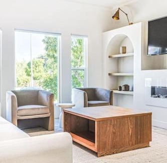 Mid City Villa | Discover LA Retreat: Stylish Family-Friendly 3BR Villa