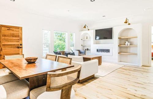 Mid City Villa | Discover LA Retreat: Stylish Family-Friendly 3BR Villa