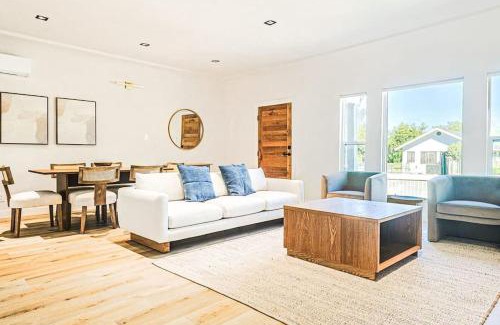 Mid City Villa | Discover LA Retreat: Stylish Family-Friendly 3BR Villa