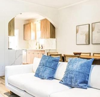 Mid City Villa | Discover LA Retreat: Stylish Family-Friendly 3BR Villa