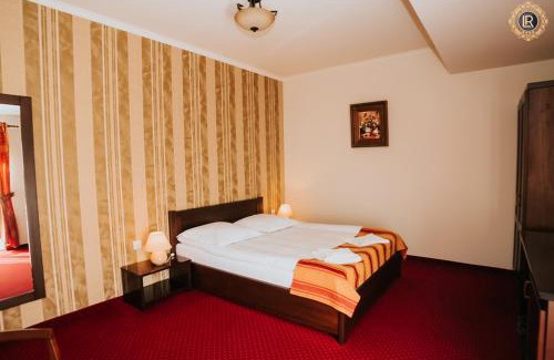 Three Oaks House | Discover La Rezidenta: Family-Friendly Retreat with 9.6/10 Score
