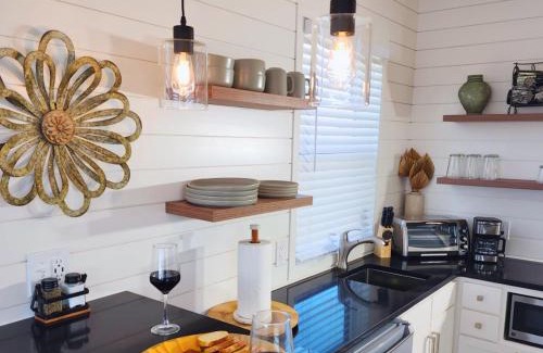 Fredericksburg Resort | La Rioja Station, 1BR with Pool & Patio