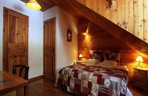 Villar-d'Arene House | Discover La Roche Meane: Pet-Friendly Oceanfront Retreat