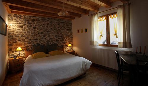 Villar-d'Arene House | Discover La Roche Meane: Pet-Friendly Oceanfront Retreat