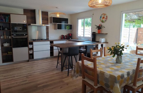 Angoulins House | Inviting La Rochelle/Angoulins: Oceanfront Pool & Bikes