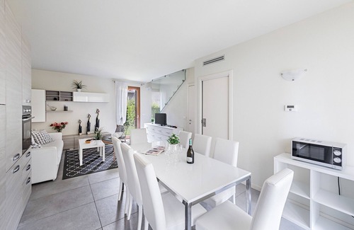 Pieve Vecchia House | Discover La Romantica - Cristina: Poolside Escape Awaits