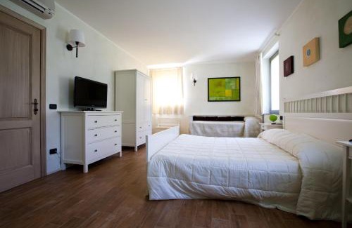 Castelnuovo Fogliani House | Experience La Rondanina: Oceanfront Stay with Great Amenities