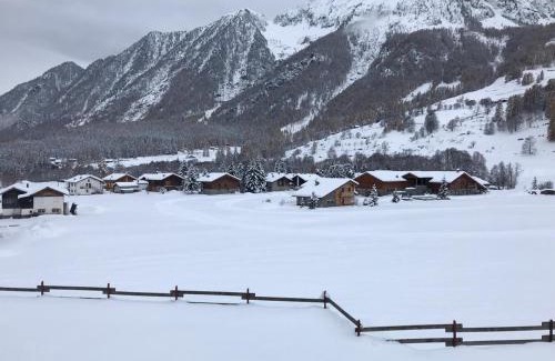 Periasc Apartment | La Rondine: Scenic Apartment for Families in Villetta